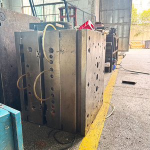 High Product Accuracy Steering Wheel Vertical Metal Moulds Plastic <strong>Injection</strong> Molding