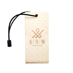 Etiquetas colgantes gruesas personalizadas con nombre y logotipo de impresión doble para ropa de mujer, ropa de bebé con cuerdas - Product Image 1
