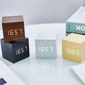 Reloj despertador digital de madera para niños, minicubo moderno de escritorio con pantalla de hora, fecha y temperatura para dormitorio y hogar - Product Image 2