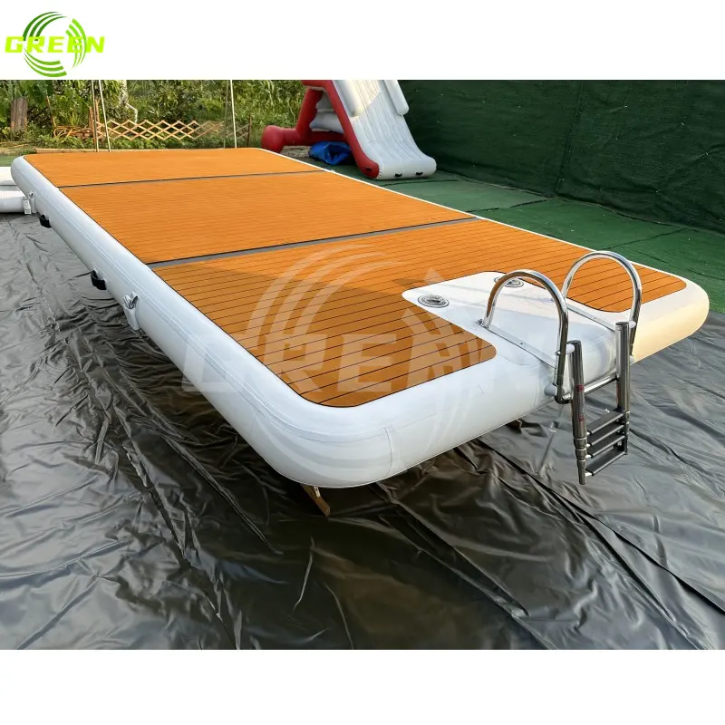 Quai gonflable personnalisé extérieur de haute qualité flotte île de piscine plate-forme de natation flottante en pvc jet d'eau gonflable quai de ski jet