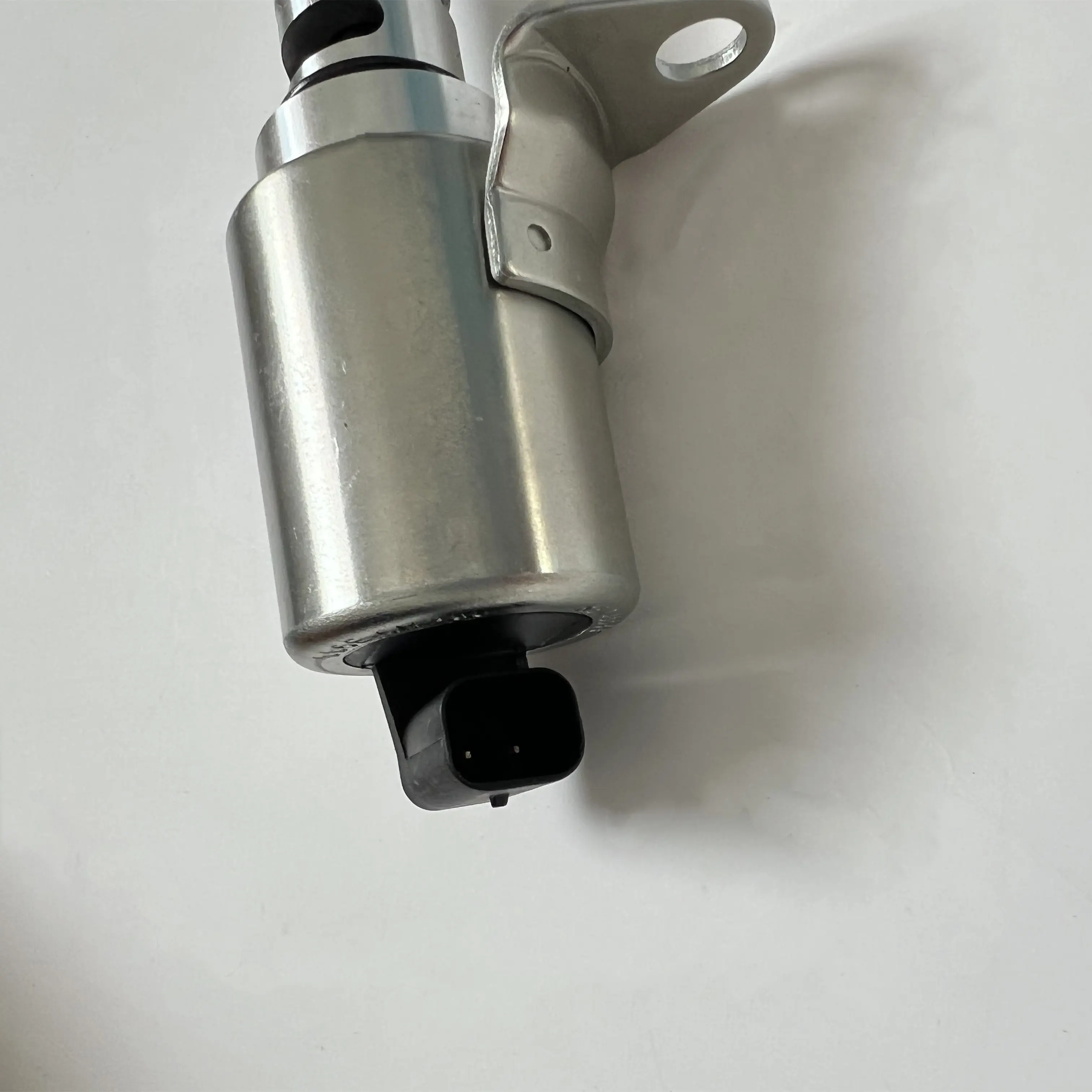 Suitable for cylinder head solenoid valve LR024995 AJ813114