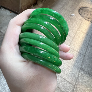 Toptan 40mm tiner ucuz doğal Myanmar yeşil yeşim jadeid Jasper çocuk bebek yeşim bileklik Charm bilezik - Product Image 1