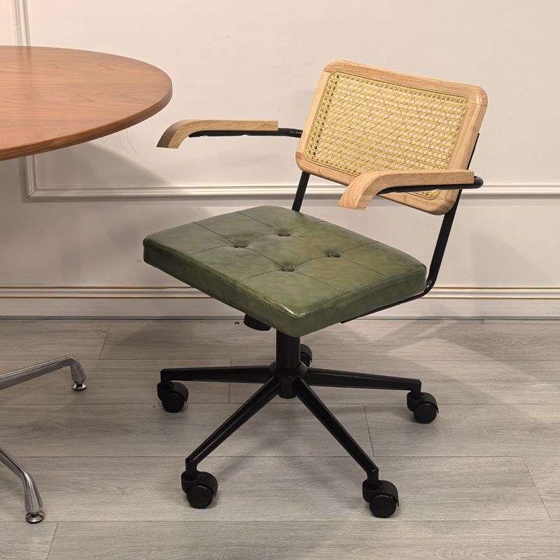 Solid wood backrest with green seat cushion (with armrests)