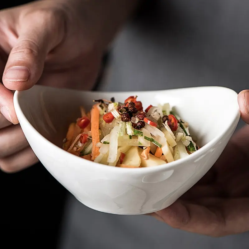 Ciotola di insalata di porcellana bianca minimalista piatto Snack ristorante antipasto stoviglie cena piastra di ricarica in ceramica per la festa di nozze