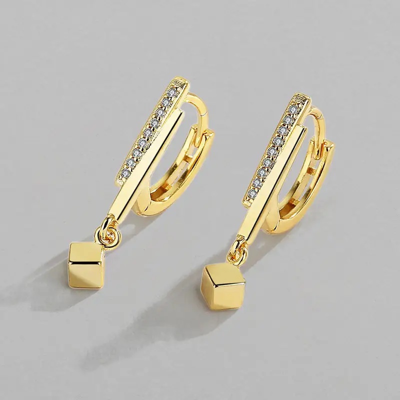 NEW Small Hoop Earrings Encantos Quadrados Gold Color Hoop Earrings para Mulheres Senhoras Jóias Minimalistas