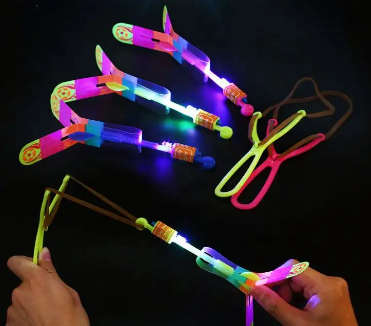 Neu angekommene Großhandel LED Sling shot Hubschrauber Spielzeug Leuchten Flying Arrow Spielzeug für Kinder