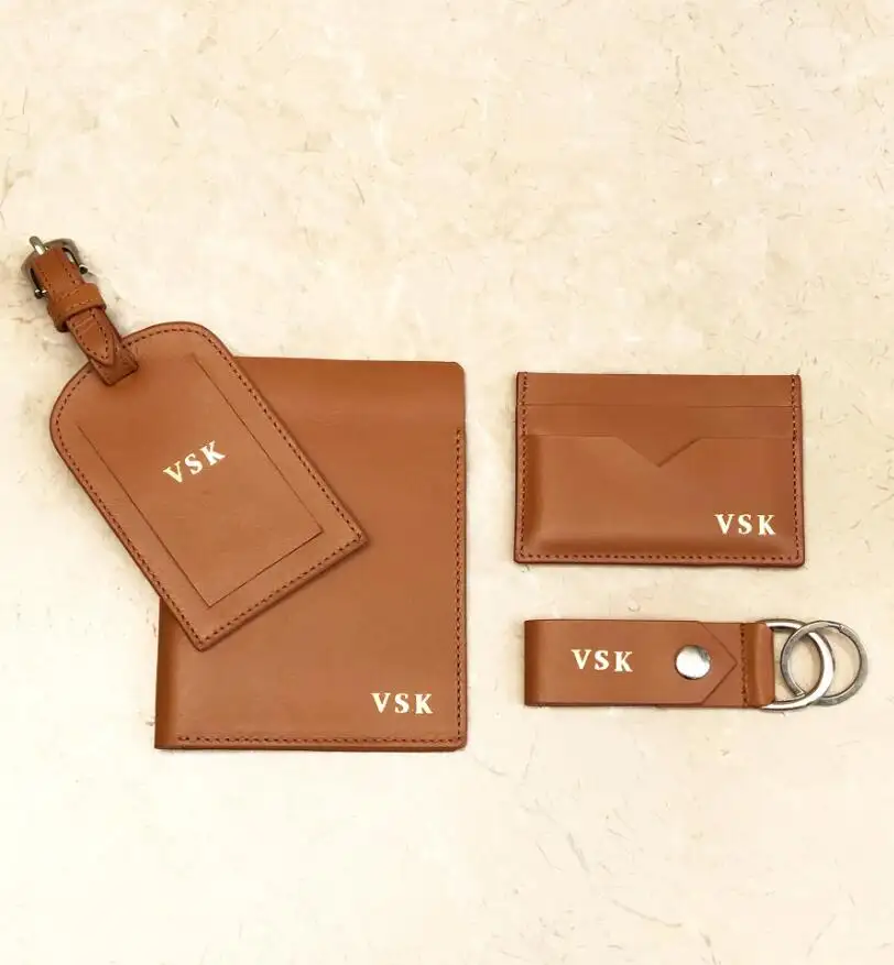 En gros véritable à la main voyage collection promotion cadeau ensemble de voyage kits porte-clés bagages tag carte titulaire détenteur d'un passeport