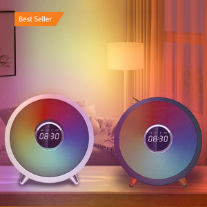 Reloj despertador digital multifuncional con luz nocturna RGB Altavoz inalámbrico portátil que incluye entrada auxiliar Pantalla de uso de radio - Product Image 1