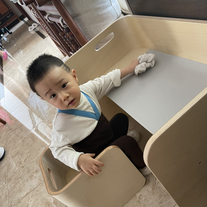 Une table et une chaise