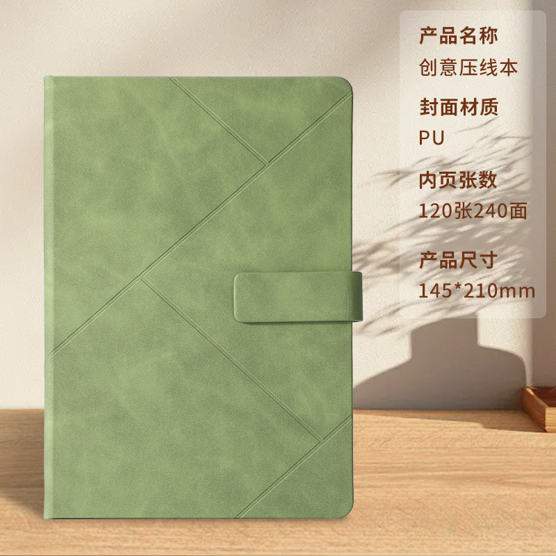 Libro con hebilla prensada en verde.