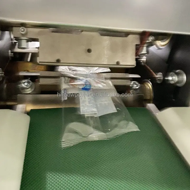 Automatische Plastic Kussenstroom Verpakking Vers Bevroren Hele Kipnuggets Rundvlees Vlees Kippenverpakkingsmachine