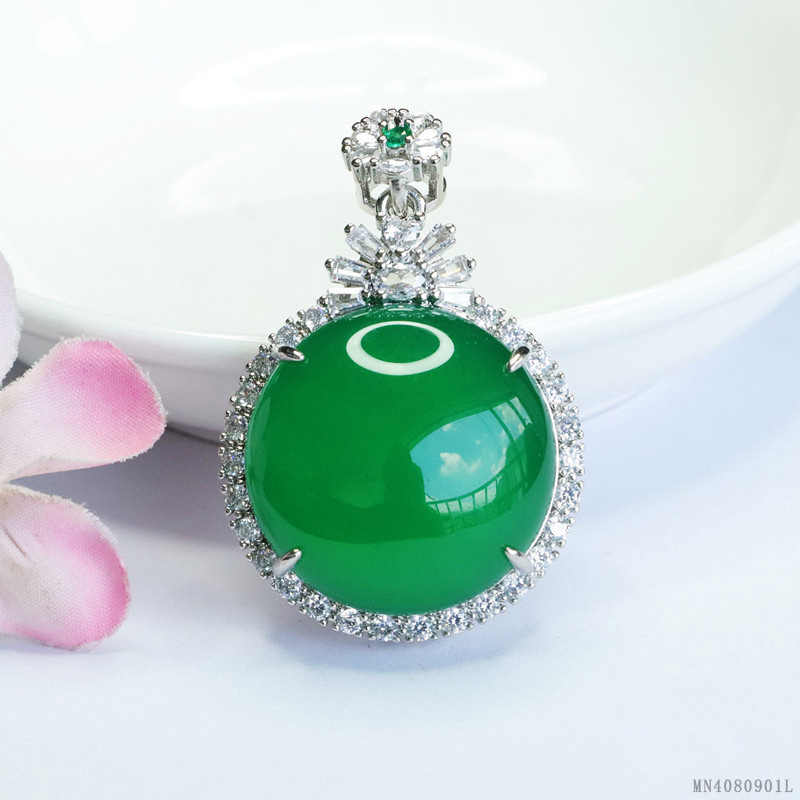 Multi green chalcedony pendant nothing card (without chain)