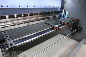 Venta directa 2025 Nuevo diseño DA53T Sistema CNC 4 + 1 Axis Máquina de freno de prensa completamente controlada por computadora - Product Image 5