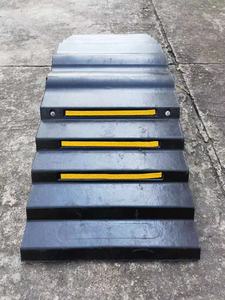 Fie Protection Pipe Two Channel Channel Cat Eye Reflectors CE Hose and <strong>Cable</strong> Bridge <strong>Ramp</strong>, 2-Channel Hose Protector