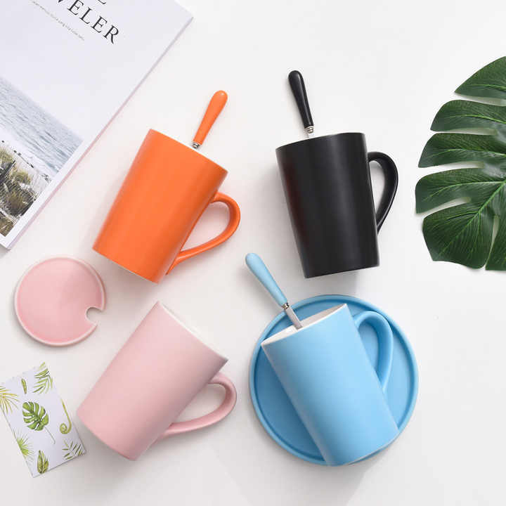 Neues Design im nordischen Stil Farbige Glasur Matte Keramik-Wasserschale Orange Paar Kaffeetasse mit kleinem Teller Löffel deckel
