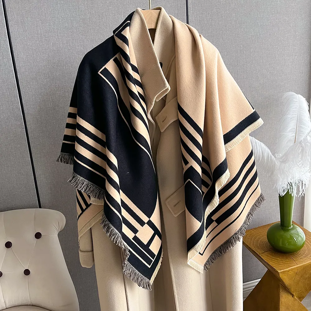 Sciarpa in Cashmere acrilico invernale moda avvolge 128*122cm motivo a righe coperta in pile poncho scialli quadrati grandi per le donne