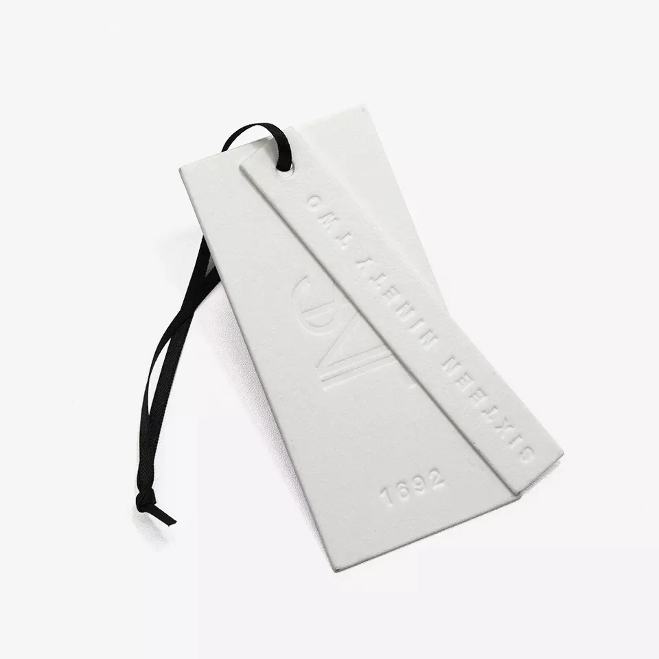 Sang trọng sinh thái thân thiện treo thẻ tùy chỉnh các tông màu trắng in thương hiệu Logo may giấy Swing Tag cho quần áo