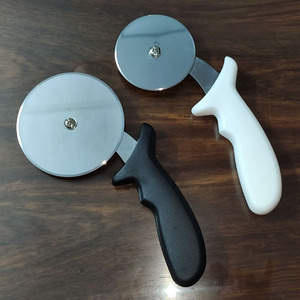 带符合人体工程学手柄和锋利旋转刀片的披萨切割机披萨滚轮 - Product Image 4