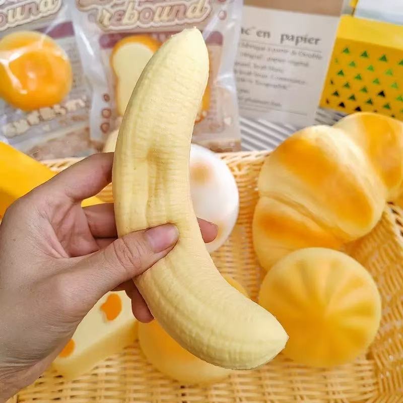 La carne de plátano es extremadamente blanda cuando se exprime.