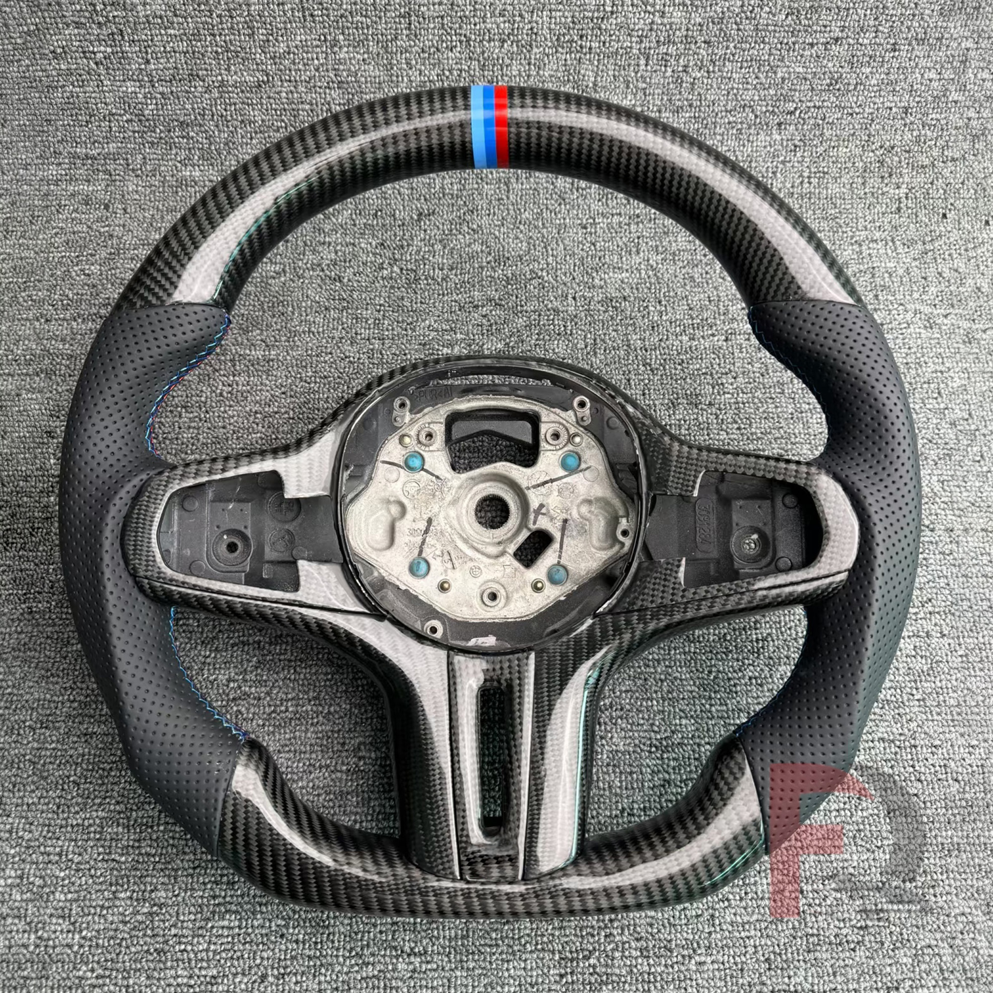 carbon fiber; Carbon Fiber Trim; No buttons