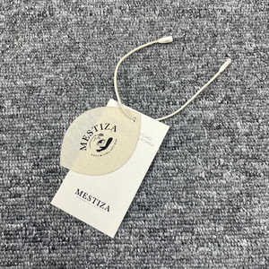 Ropa de alta calidad, etiqueta oscilante de forma irregular, logotipo grabado, etiqueta de tela de lona, etiqueta colgante de ropa impresa personalizada con cuerda - Product Image 1