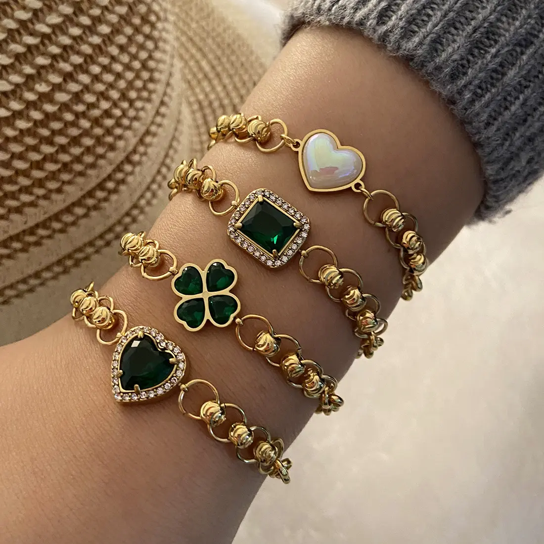 Bijoux fantaisie bracelet d'amour trèfle à quatre feuilles émeraude en acier inoxydable plaqué or 18 carats bijoux pour femmes bijoux personnalisés avancés