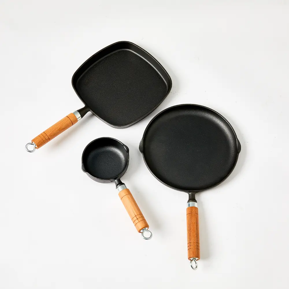 Household mini cast iron pan 11cm-16cm hot oil pan for frying eggs in soy sauce with wooden handle