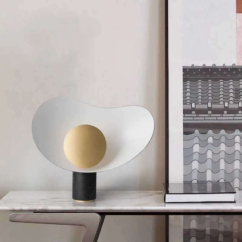 Moderno e semplice tuorlo d'uovo master camera da letto creativa lampada da tavolo personalità della moda soggiorno camera modello di lampada da tavolo decorativa