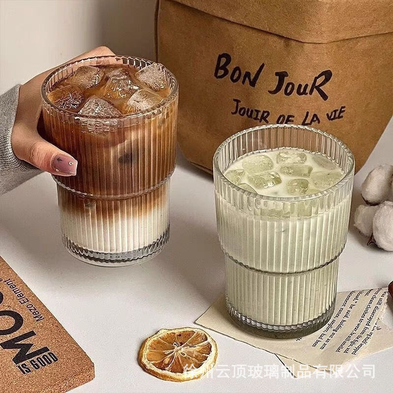 Petite tasse en forme de bambou à rayures verticales (verre uni)