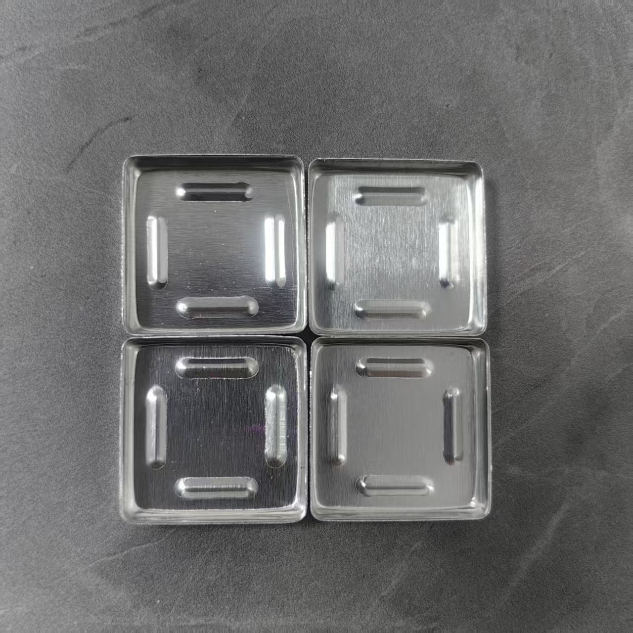 4 plaques d'aluminium-colle nécessaire pour la fixation