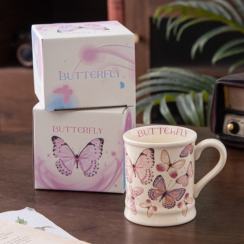 Mug papillon rose (avec boîte)