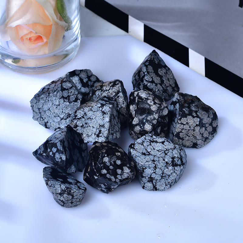 Quartz brut de cristal d'obsidienne de flocon de neige