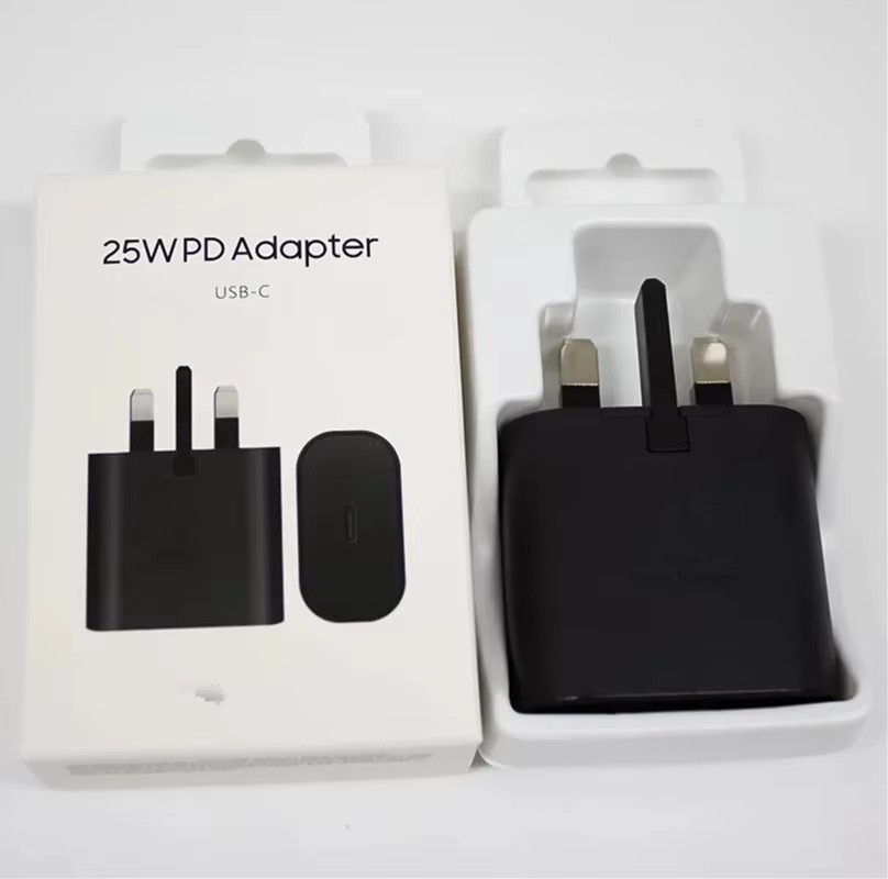 Caja de embalaje negra UKPlug+