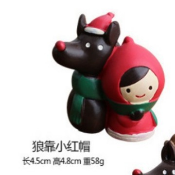 DY1223-1 Little Red Riding Hood and Wolf Desktop Ornament