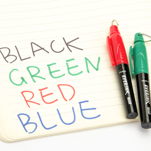 Vente en gros Mini marqueurs permanents personnalisés à 4 couleurs Pointe en plastique avec anneau en métal Largeur d'écriture de 6mm pour papier - Product Image 6