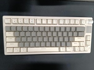 Teclado mecánico con cable de 82 teclas LED OEM personalizado 75% Mini RGB tipo C Teclado mecánico portátil con cable para juegos con perilla