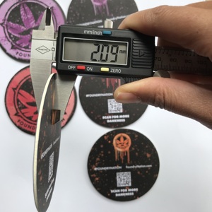 定制便宜的纸盒杯垫饮料，纸卡杯垫圆形可以定制艺术品标志