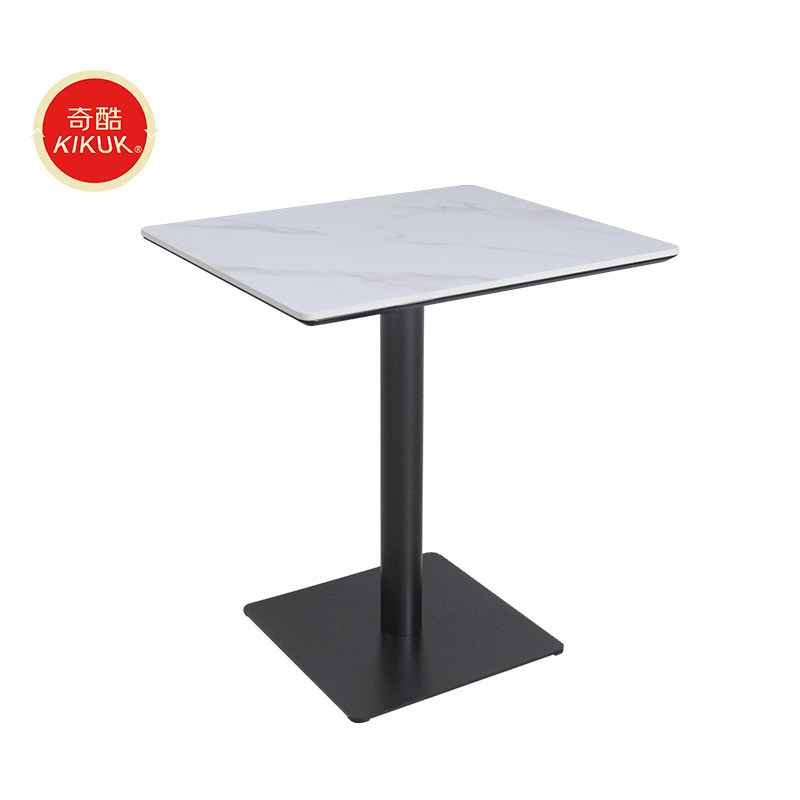 Table à manger carrée