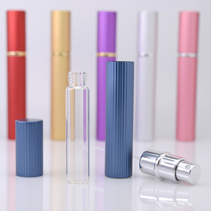 Flacon de parfum vide en aluminium 8 ml à ouverture par pression avec récipient en verre pour parfum - Product Image 3