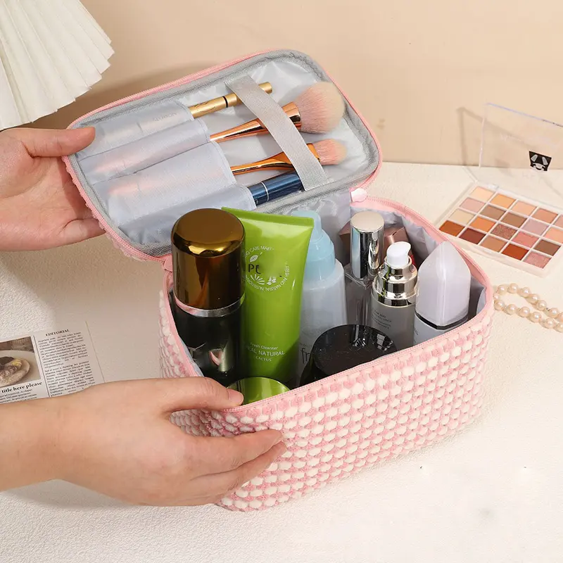 Bolsa de maquillaje rectangular para mujer, cubierta abatible bonita de felpa, artículos de tocador portátiles de gran capacidad, bolsas de cosméticos para mujer