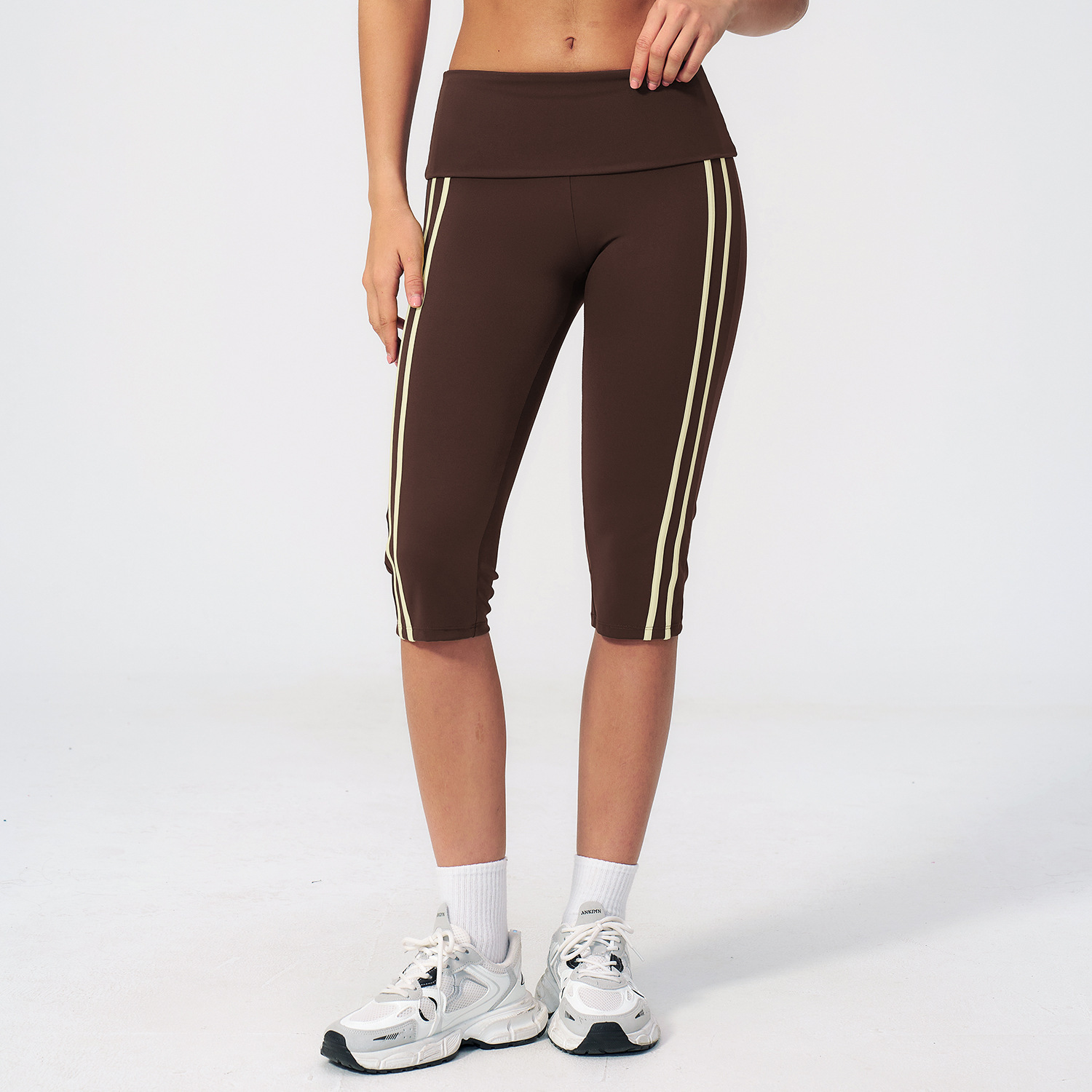 capri pants Brown