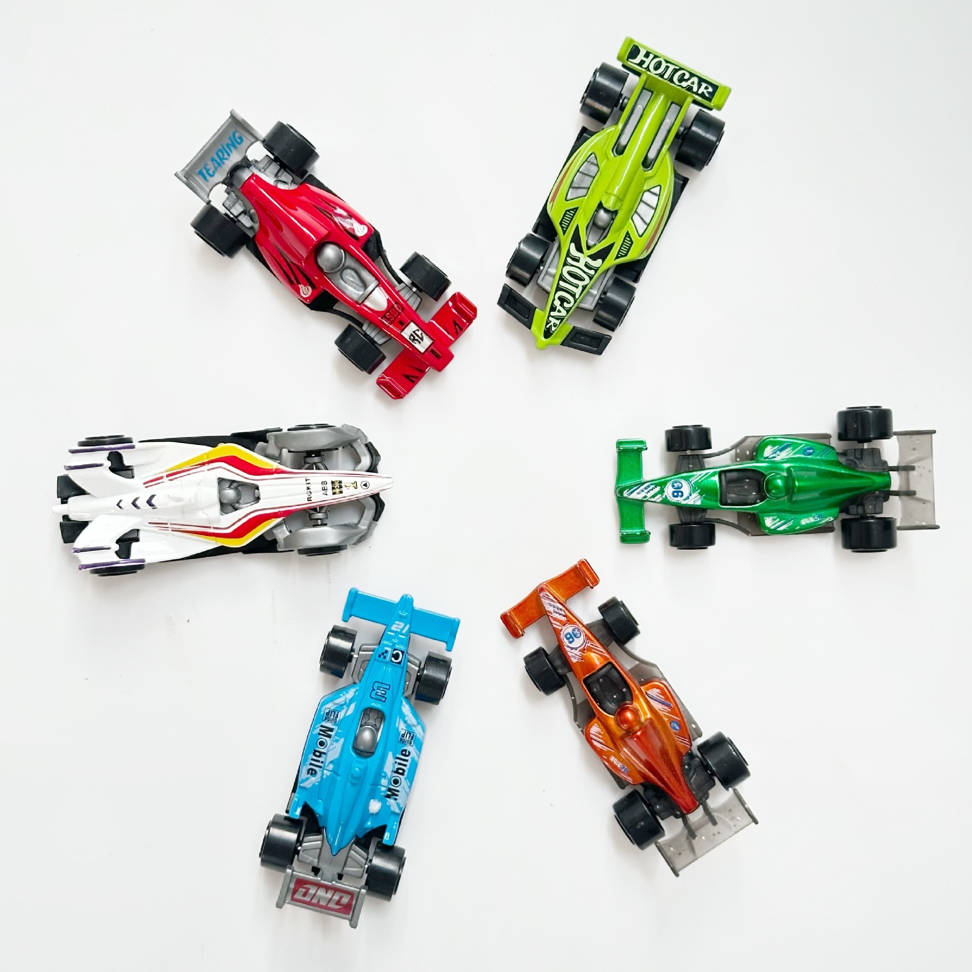 Distribución aleatoria de karts de aleación.