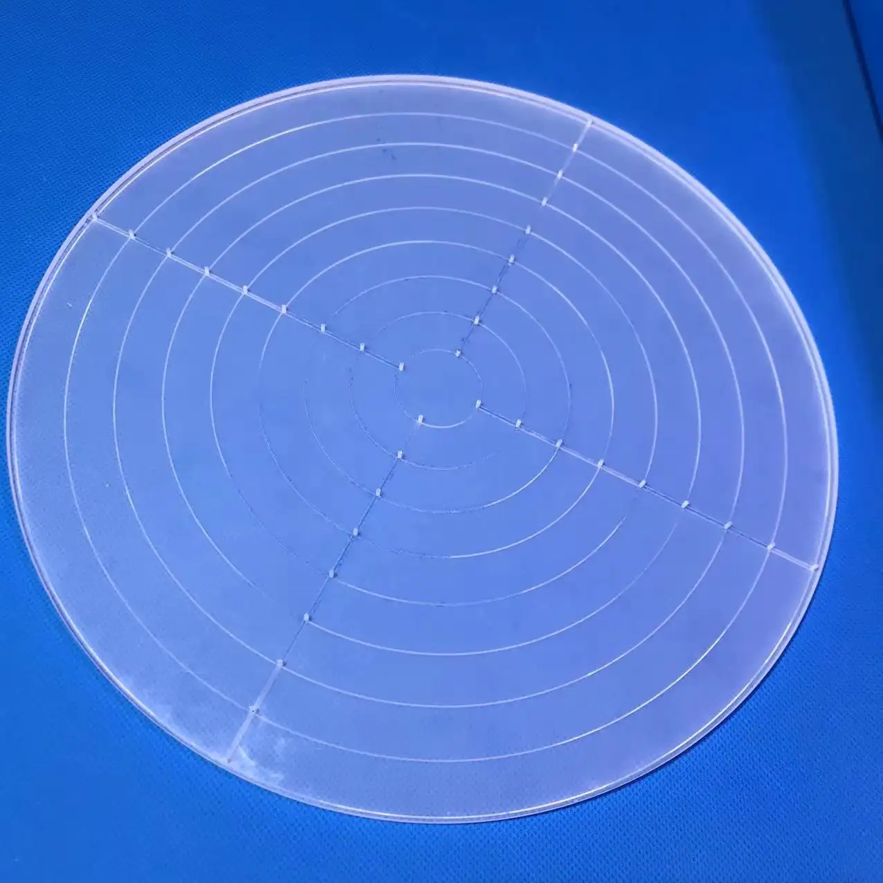 Placa de vidrio de cuarzo redonda de disco esmerilado personalizada placa de vidrio de cuarzo ranurada perforación láser para uso en laboratorio