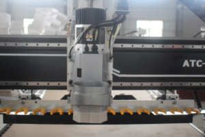 Enrutador de corte de madera sólida, máquina enrutadora industrial de 3 ejes, atc, cnc, para mesa de ordenador, fabricación de armarios - Product Image 5