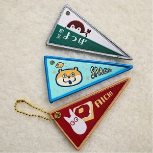 厂家定制三角形状双面刺绣标志丝带面料钥匙扣 - Product Image 1