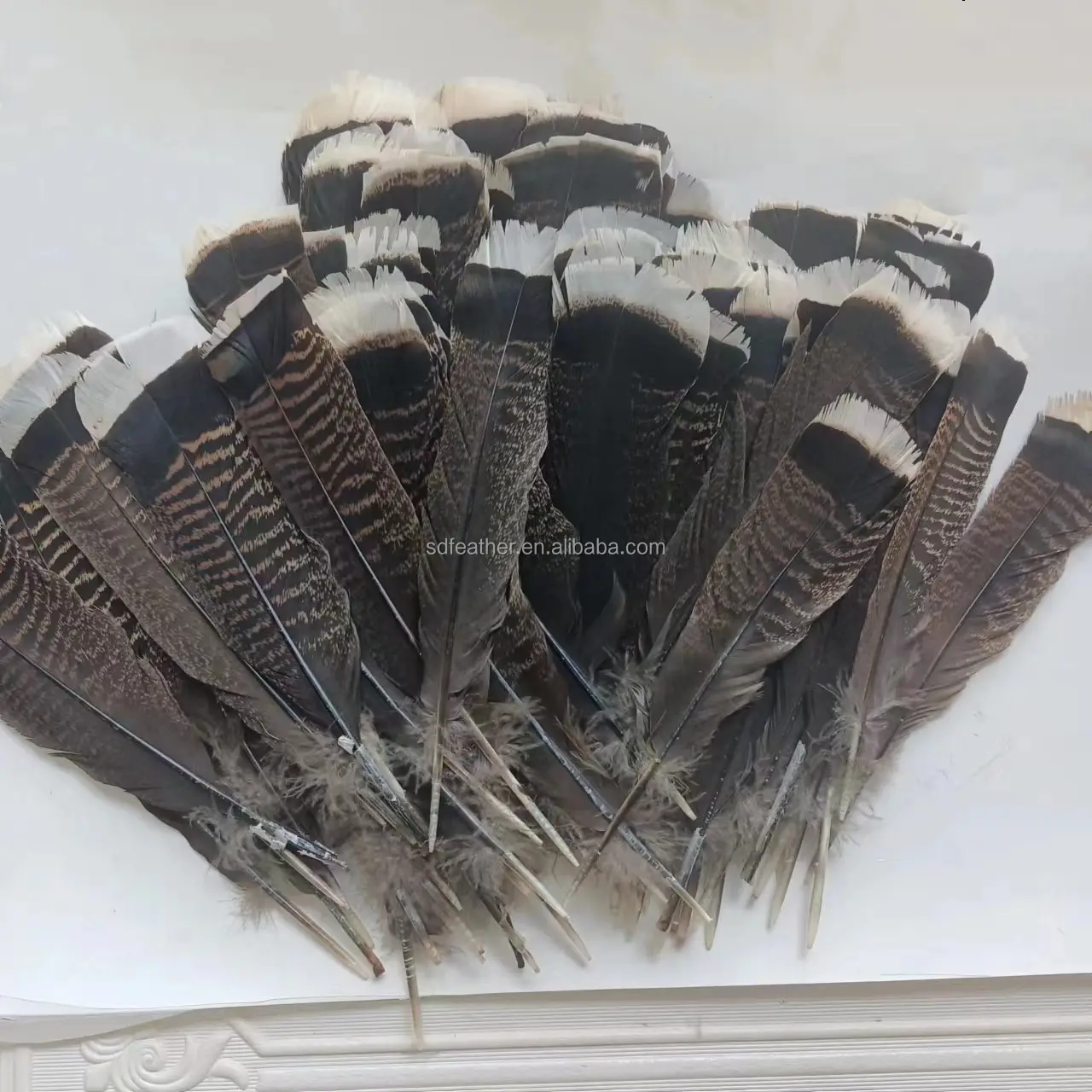 25-30ซม. 10-12นิ้วงานฝีมือขนนกไก่งวงหางสำหรับงานรื่นเริงหน้ากากผ้าโพกศีรษะตกแต่งเต้นรำ