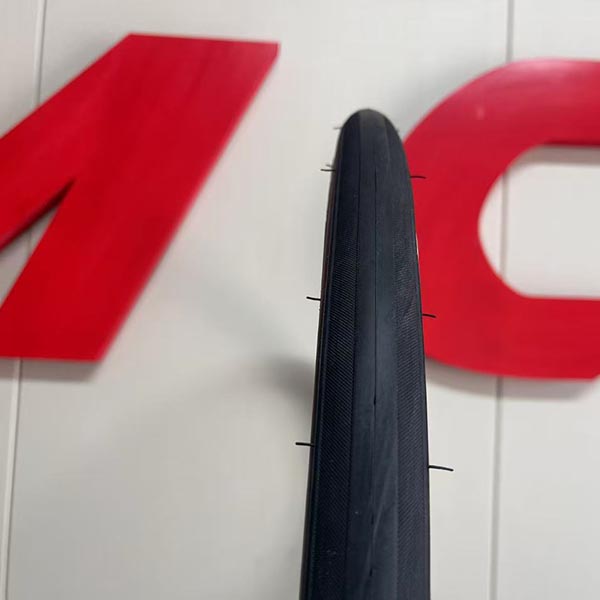 Noir 700X38C