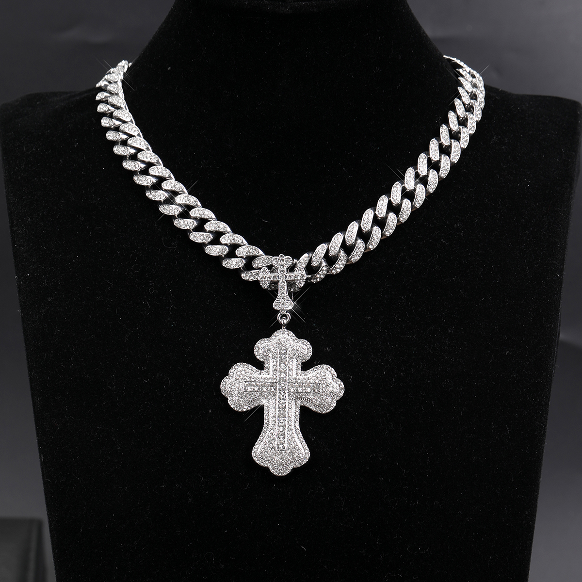 F pendentif en argent avec chaîne