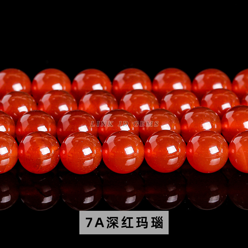 7Une agate rouge profond