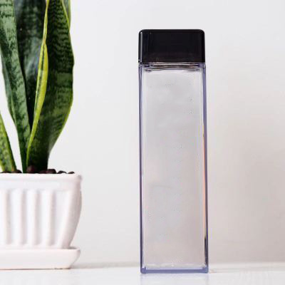 Transparent black-lid square cup